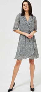 Sukienka Moodo.pl z dekoltem w kształcie litery v w stylu casual mini