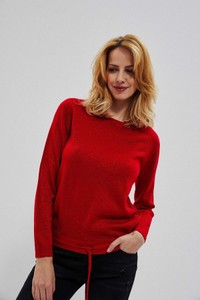Czerwony sweter Moodo.pl w bożonarodzeniowy wzór