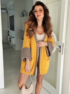 Żółty sweter J&k w stylu casual