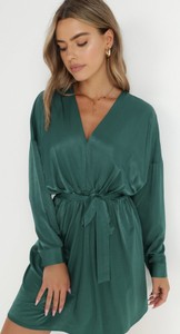 Zielona sukienka born2be w stylu casual z tkaniny z długim rękawem