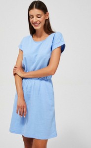 Niebieska sukienka Moodo.pl trapezowa z bawełny z krótkim rękawem