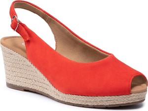 Czerwone sandały Gabor z klamrami z tkaniny na koturnie