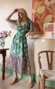 Sukienka Zibi London maxi z dekoltem w kształcie litery v z krótkim rękawem