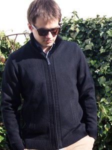 Czarny sweter M. Lasota w stylu casual