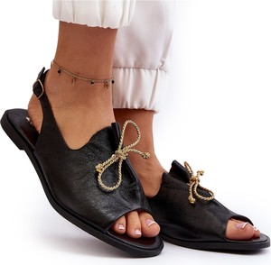 Czarne sandały Zazoo ze skóry z płaską podeszwą w stylu casual