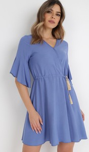 Niebieska sukienka born2be mini oversize z krótkim rękawem