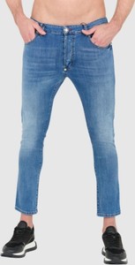 Niebieskie jeansy outfit.pl w stylu casual