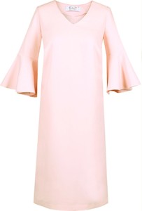 Różowa sukienka Fokus trapezowa midi