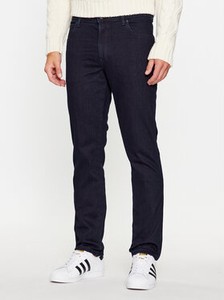 Czarne jeansy Wrangler w street stylu
