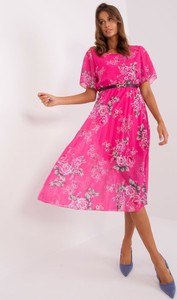 Różowa sukienka ITALY MODA midi z krótkim rękawem rozkloszowana
