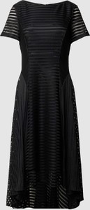 Czarna sukienka Vera Mont rozkloszowana z krótkim rękawem z okrągłym dekoltem