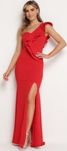 Czerwona sukienka born2be z asymetrycznym dekoltem maxi