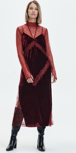 Czerwona sukienka Reserved z długim rękawem z jedwabiu w stylu casual