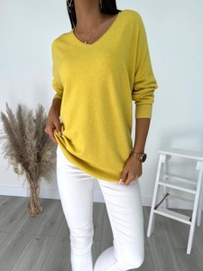 Żółty sweter ModnaKiecka.pl w stylu casual