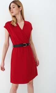 Czerwona sukienka Mohito z dekoltem w kształcie litery v w stylu casual