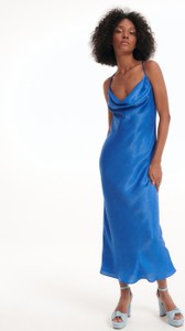 Niebieska sukienka Reserved z satyny na ramiączkach z dekoltem w kształcie litery v