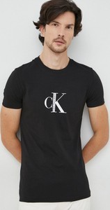 Czarny t-shirt Calvin Klein z nadrukiem w młodzieżowym stylu z krótkim rękawem