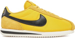 Żółte buty sportowe Nike cortez w sportowym stylu