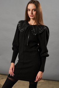 Czarna sukienka Miss Lk w stylu casual z długim rękawem