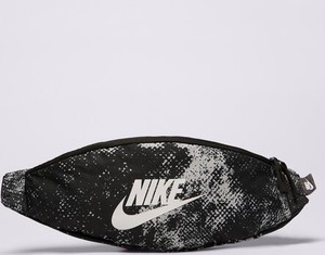 Czarna saszetka Nike