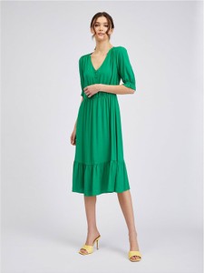 Zielona sukienka ORSAY z dekoltem w kształcie litery v z długim rękawem