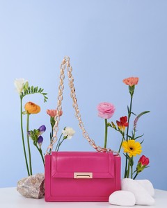 Różowa torebka Mohito na ramię matowa w stylu glamour