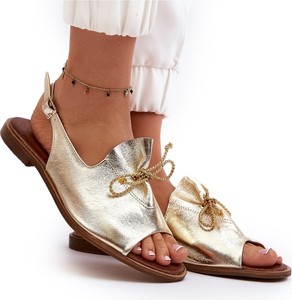 Złote sandały Zazoo ze skóry w stylu casual z płaską podeszwą