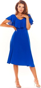 Niebieska sukienka Awama z krótkim rękawem z dekoltem w kształcie litery v