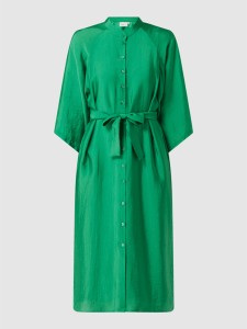 Zielona sukienka Gestuz midi z satyny koszulowa