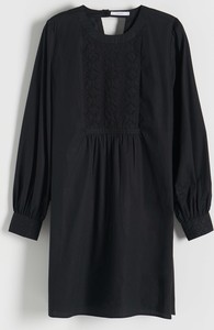Czarna sukienka Reserved z długim rękawem mini z okrągłym dekoltem