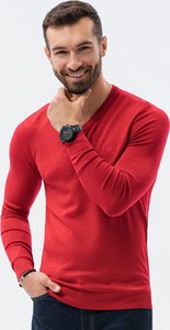 Czerwony sweter Ombre
