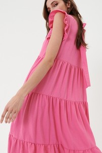 Różowa sukienka Sinsay