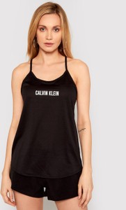 Top Calvin Klein w młodzieżowym stylu