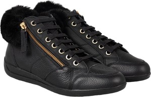 Czarne buty sportowe Geox sznurowane z płaską podeszwą w sportowym stylu