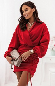 Czerwona sukienka Ivon mini w stylu casual z dekoltem w kształcie litery v
