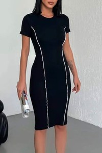 Czarna sukienka IVET midi w stylu klasycznym