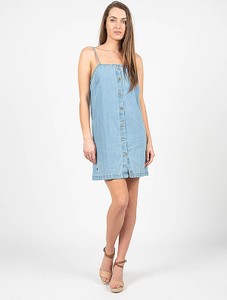 Niebieska sukienka ubierzsie.com prosta w stylu casual mini