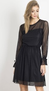 Czarna sukienka Ivon z okrągłym dekoltem z tkaniny