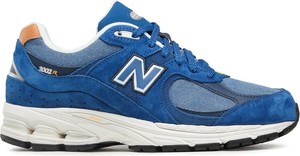 Niebieskie buty sportowe New Balance w sportowym stylu