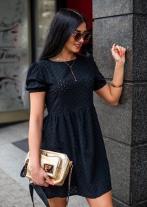 Czarna sukienka Fason