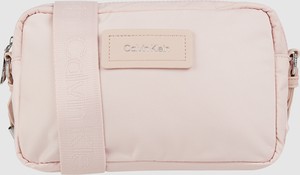 Różowa torebka Calvin Klein matowa średnia na ramię