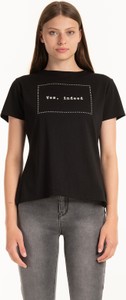 Czarny t-shirt Gate z bawełny z krótkim rękawem w młodzieżowym stylu