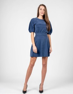 Sukienka ubierzsie.com z krótkim rękawem w stylu casual z tkaniny