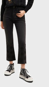 Czarne jeansy Desigual w street stylu