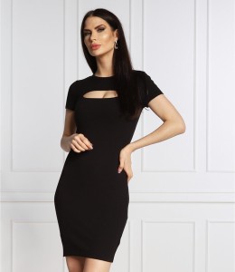 Czarna sukienka Guess w stylu casual z krótkim rękawem