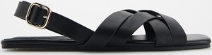 Czarne sandały Reserved z klamrami z płaską podeszwą w stylu casual