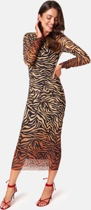Sukienka Poza w stylu casual maxi z długim rękawem