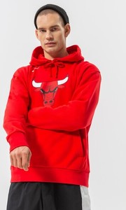 Czerwona bluza Nike w młodzieżowym stylu