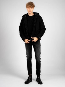 Czarna kurtka ubierzsie.com w stylu casual