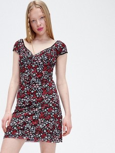 Sukienka Cropp w stylu casual mini z dekoltem w kształcie litery v